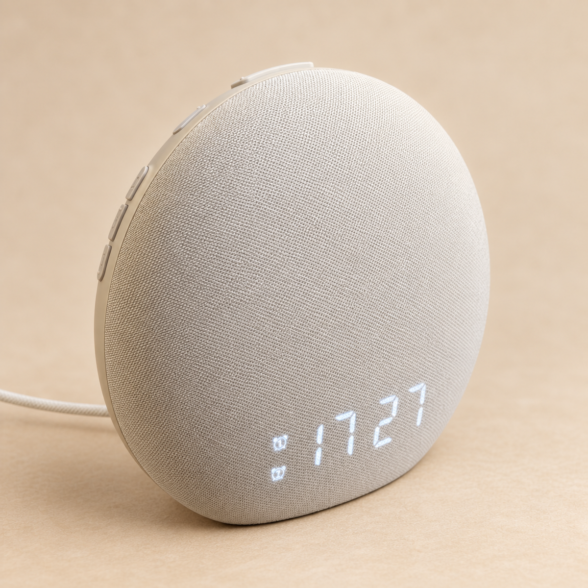 Réveil lumineux Aube vu de trois quarts sur fond beige